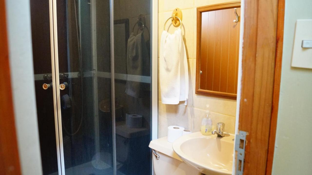 Hostal Bernardita ปวยร์โตนาตาเลส ภายนอก รูปภาพ