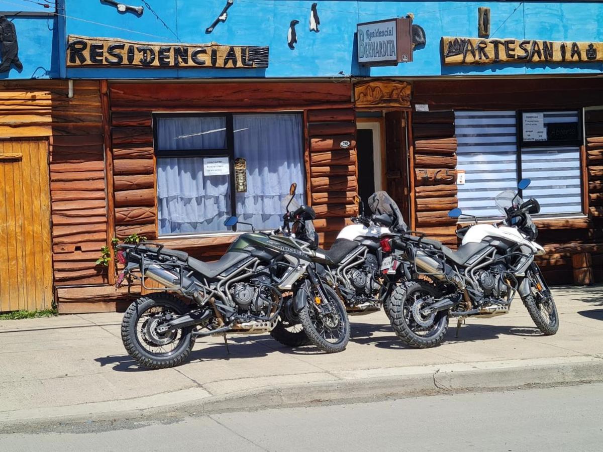 Hostal Bernardita ปวยร์โตนาตาเลส ภายนอก รูปภาพ