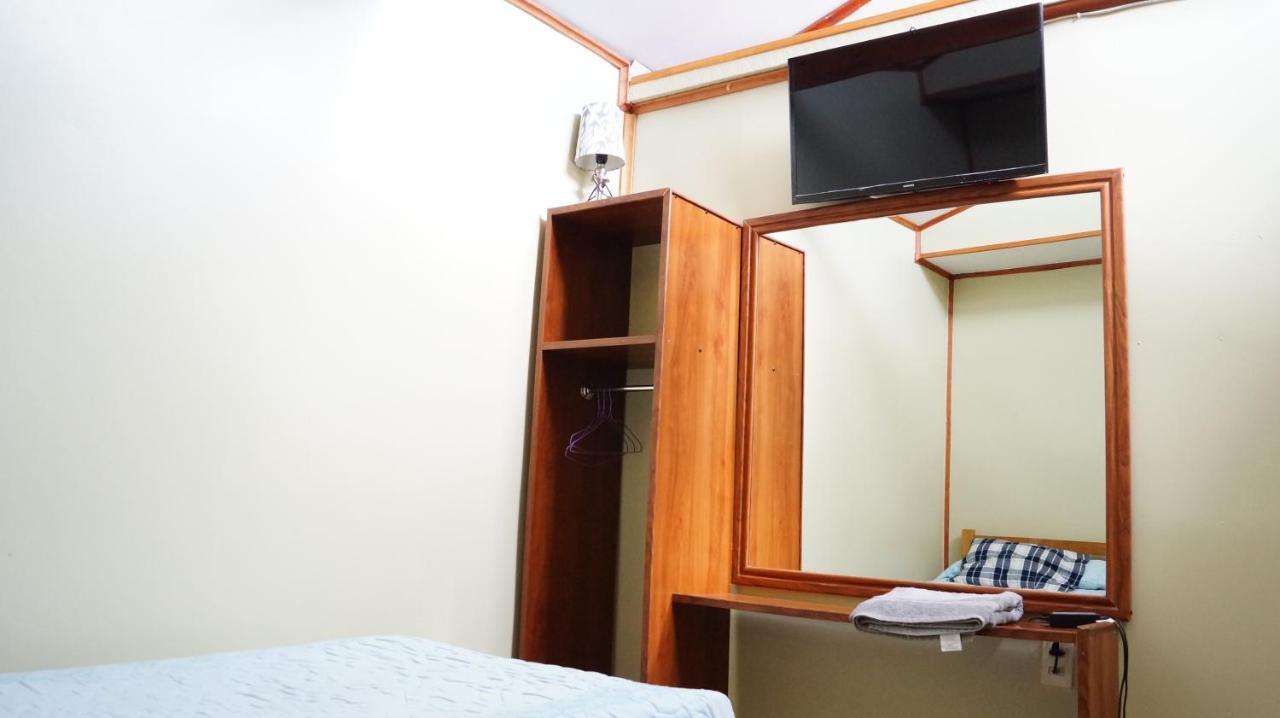 Hostal Bernardita ปวยร์โตนาตาเลส ภายนอก รูปภาพ