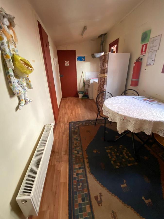 Hostal Bernardita ปวยร์โตนาตาเลส ภายนอก รูปภาพ