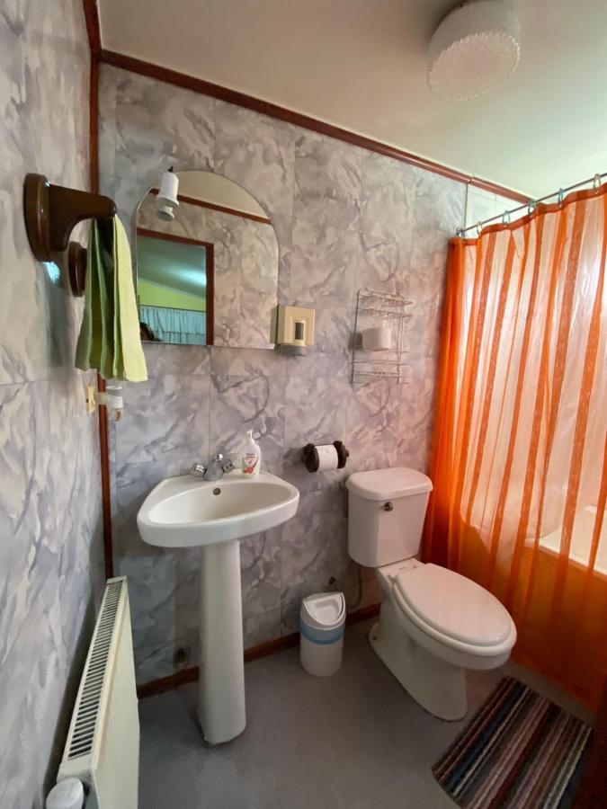 Hostal Bernardita ปวยร์โตนาตาเลส ภายนอก รูปภาพ