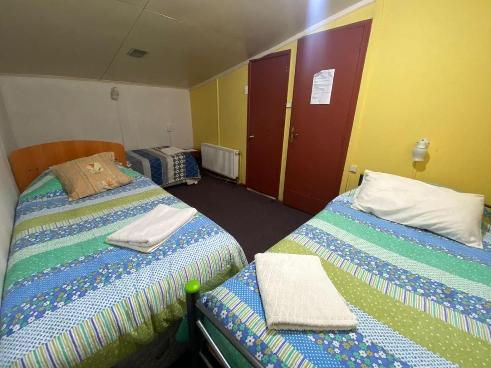 Hostal Bernardita ปวยร์โตนาตาเลส ภายนอก รูปภาพ